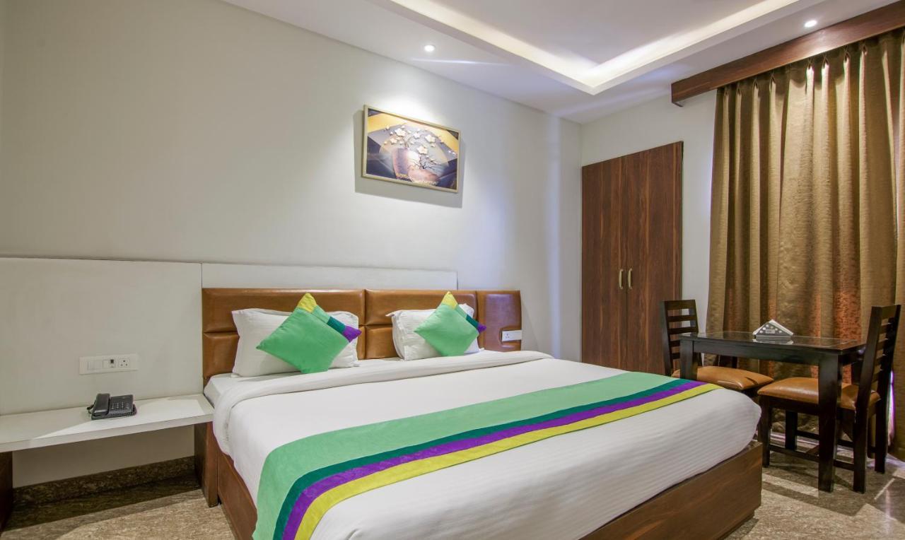 Treebo Swastika Premium Hotel Noida Ngoại thất bức ảnh