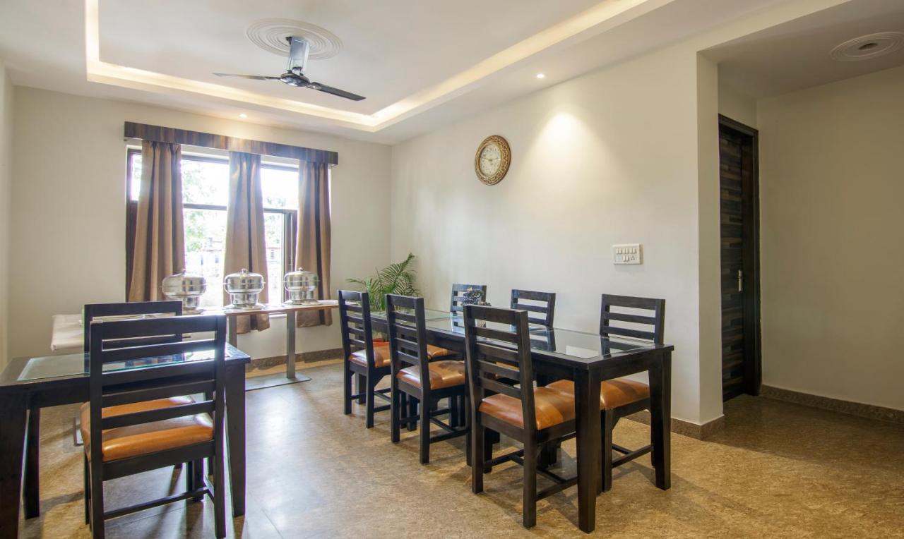 Treebo Swastika Premium Hotel Noida Ngoại thất bức ảnh