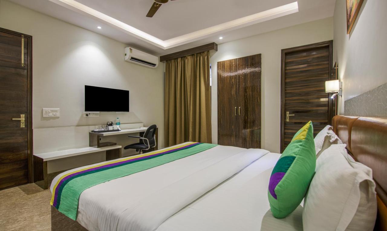 Treebo Swastika Premium Hotel Noida Ngoại thất bức ảnh