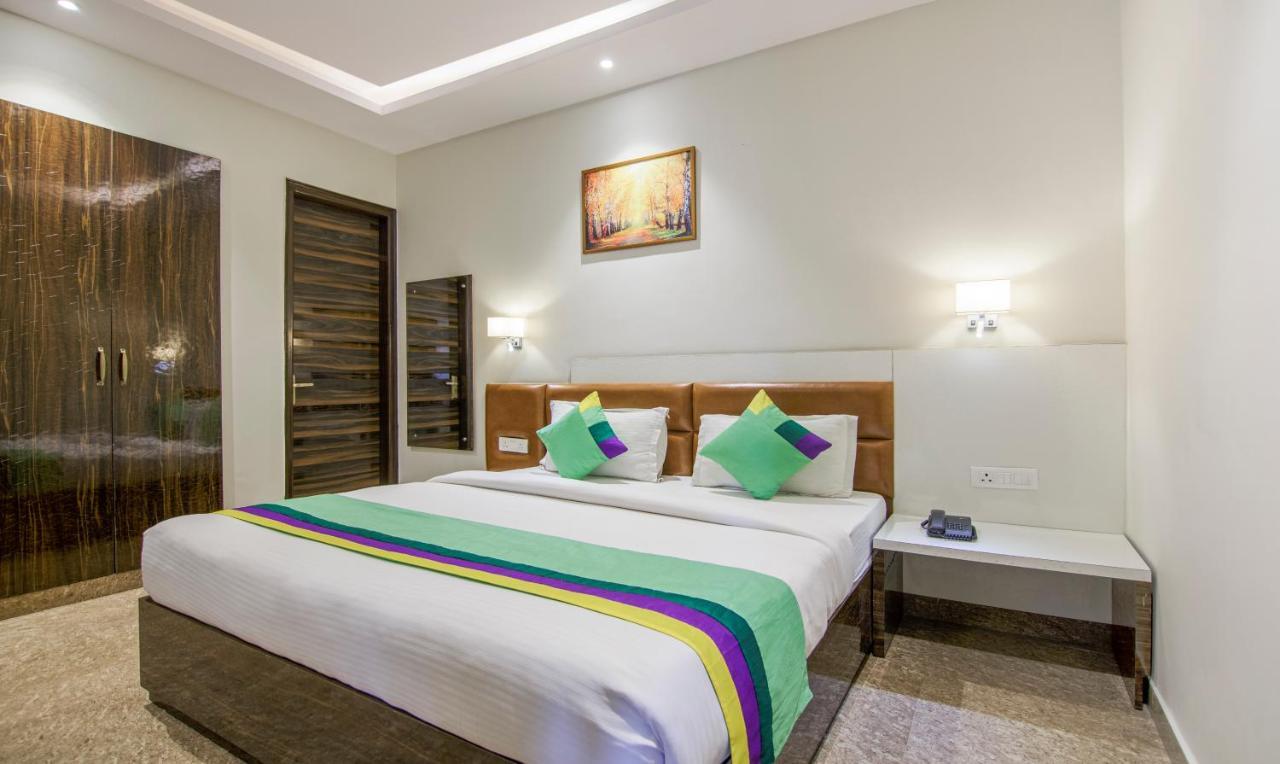 Treebo Swastika Premium Hotel Noida Ngoại thất bức ảnh