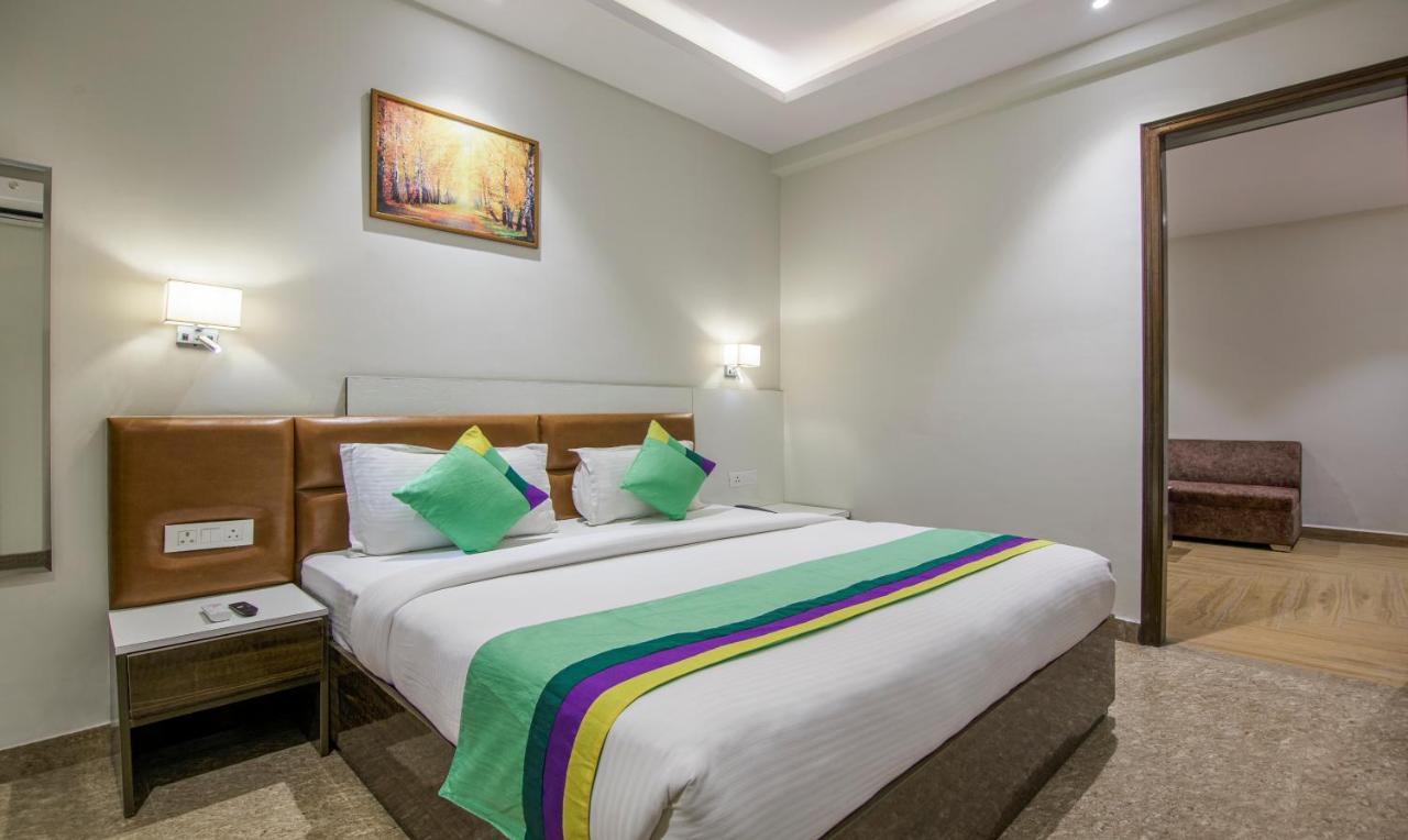Treebo Swastika Premium Hotel Noida Ngoại thất bức ảnh