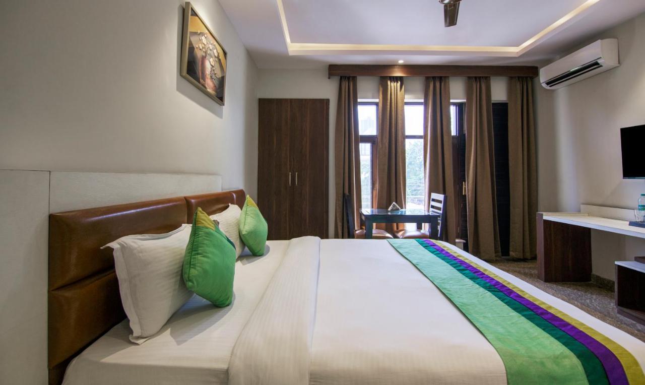 Treebo Swastika Premium Hotel Noida Ngoại thất bức ảnh