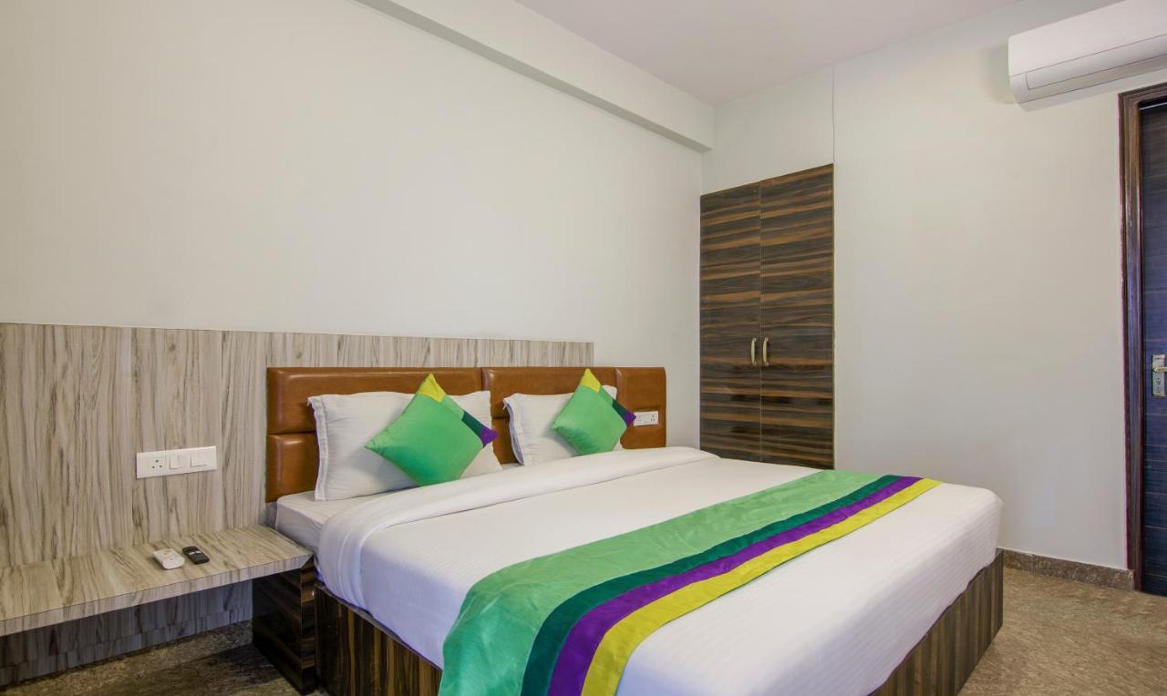 Treebo Swastika Premium Hotel Noida Ngoại thất bức ảnh
