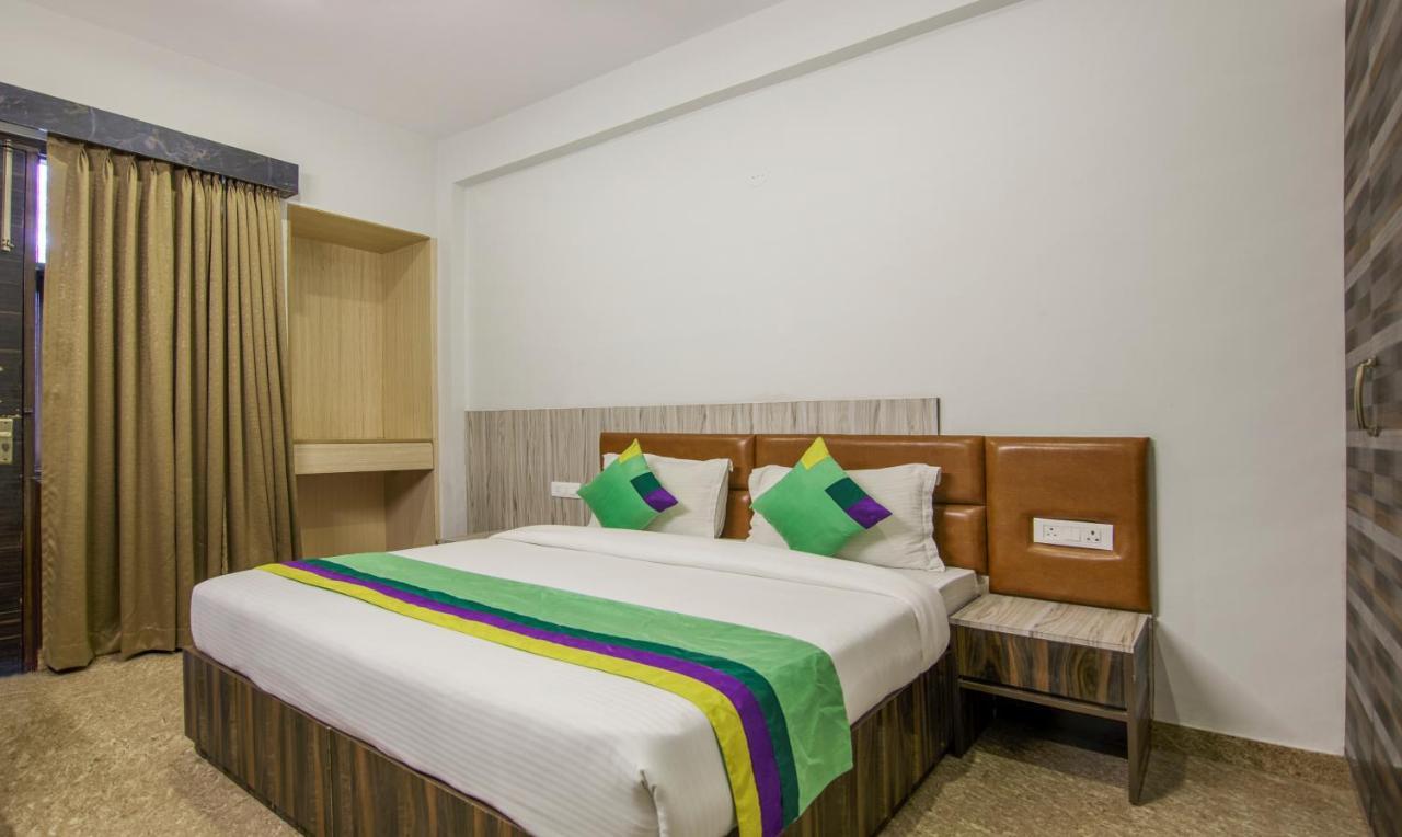 Treebo Swastika Premium Hotel Noida Ngoại thất bức ảnh