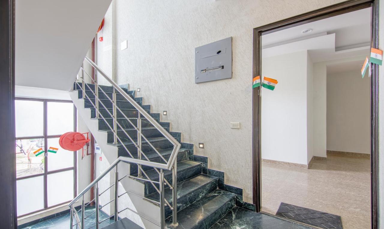 Treebo Swastika Premium Hotel Noida Ngoại thất bức ảnh