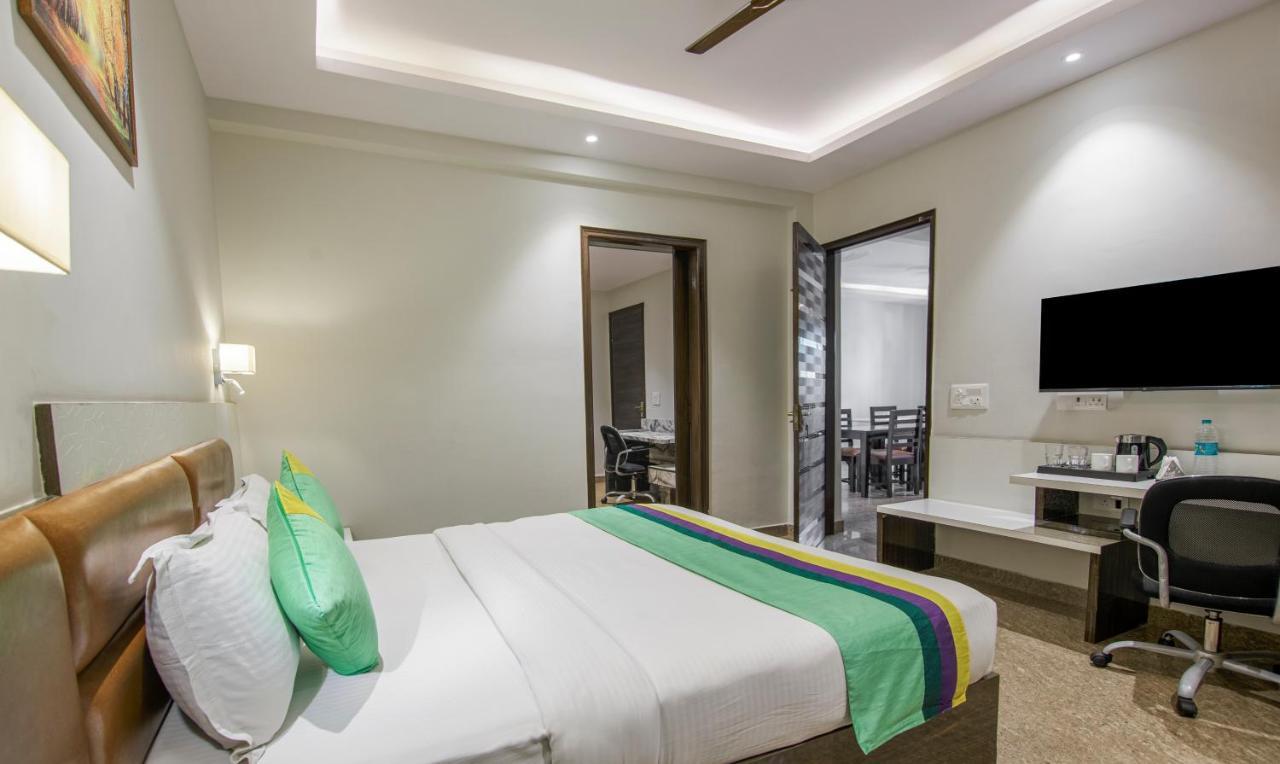 Treebo Swastika Premium Hotel Noida Ngoại thất bức ảnh